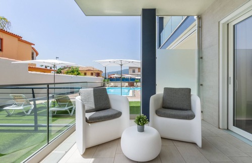 Villa San Pietro Apartment | Apartment "Residence Meridian Unità 1" Near the Beach with Mountain View