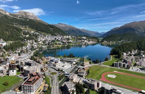 Celerina-Schlarigna Apartment | Apartment Residenz Cresta Kulm B26 by Interhome