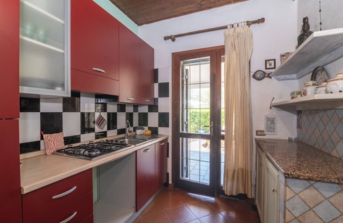 Luddui Apartment | Apartment 'Rifugio Sul Mare' with Sea View, Wi-Fi and Air Conditioning