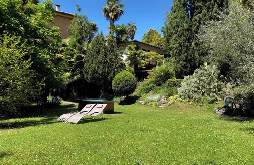 Valsolda Apartment | Apartment right on the lake with garden and beach in a romantic oasis