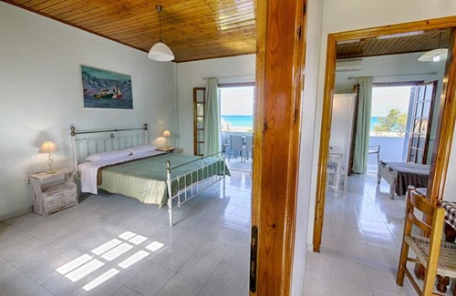Almiros Beach Apartment | Apartment right on the beach with sea views on the north coast