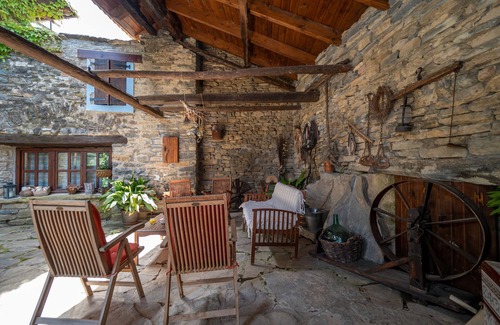 Lardies Apartment | Apartment 'Roble' with Mountain View, Shared Pool and Wi-Fi