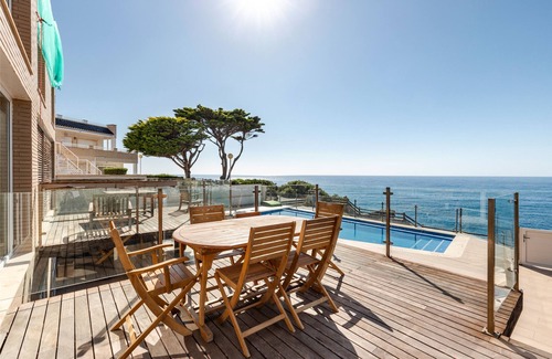 Cala Reona Apartment | Apartment 'Rocamar' with Sea View, Wi-Fi and Air Conditioning