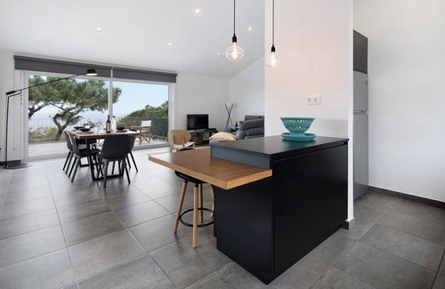 Biscoitos House | Apartment "Rocha do Mar 2" with Sea View, Shared Pool & Wi-Fi