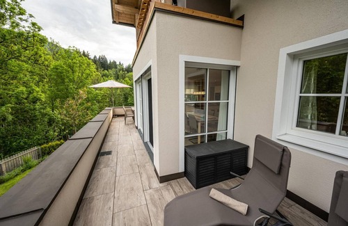 Eben im Pongau Apartment | Apartment 'Ronacher' with Mountain View, Private Terrace and Wi-Fi