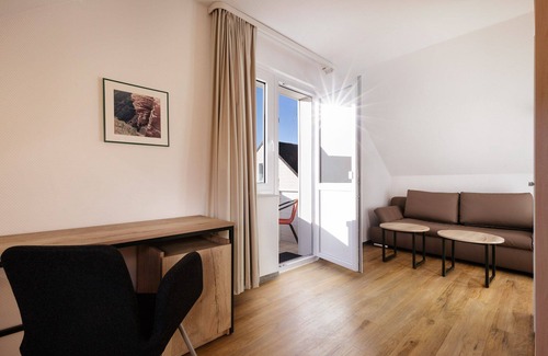 Helgoland Apartment | Apartment roof to the island side with balcony - Hummerklippen Apartments