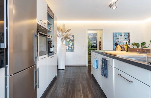 Rees Apartment | Apartment 'Rose Cottage' with Private Terrace, Private Garden and Wi-Fi
