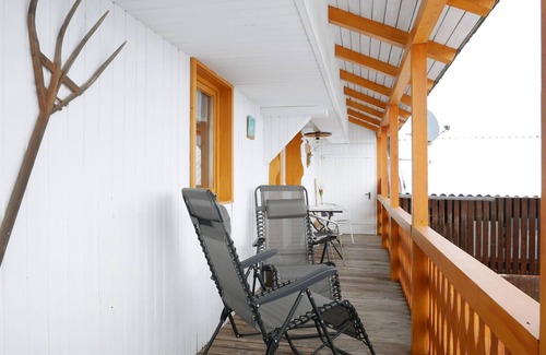Weilheim Apartment | Apartment 'Rose' with Shared Garden, Balcony and Wi-Fi