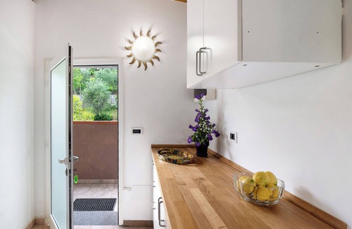 Garlenda Apartment | Apartment Rosmarino with Mountain View, Garden, Shared Pool and Wi-Fi