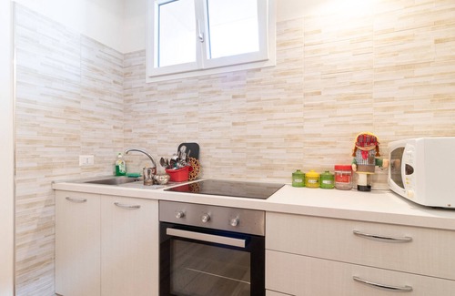 Cozze Apartment | Apartment 'Rossella House' with Private Terrace and Air Conditioning