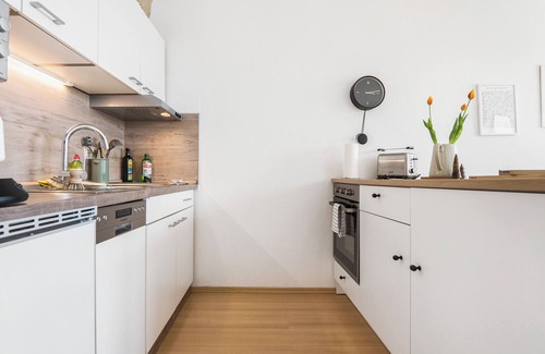 Mitte-Sud Apartment | Apartment 'Ruhiges Und Modernes Zuhause' with Balcony and Wi-Fi