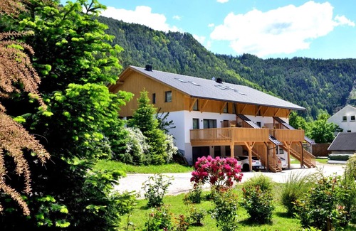 Bressanone Apartment | Apartment 'Rumlhof Chalet Sarnfeld Deluxe' with Mountain View, Shared Pool and Wi-Fi