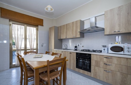 Capri Leone Apartment | Apartment 'Sicilia Bedda House' with Balcony and Wi-Fi