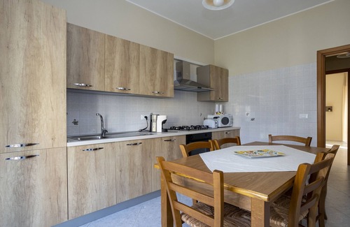 Capri Leone Apartment | Apartment 'Sicilia Bedda House' with Balcony and Wi-Fi
