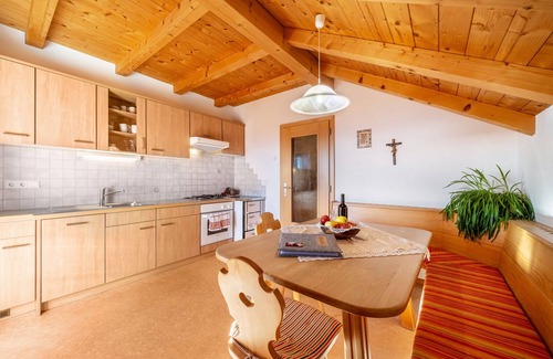 San Genesio Atesino Apartment | Apartment 'Stücklhof Wohnung Edelweiss' with Mountain View