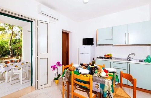 Scialara Apartment | Apartment 'Sabbia D'oro' with shared pool and Wi-Fi