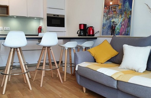 Saint-Cyr-l'Ecole Apartment | Apartment Saint-Cyr-l'École, 2 bedrooms, 5 persons