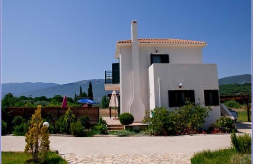 Sami Apartment | Apartment 'Sami Beach Villas Nefeli' with Mountain View, Wi-Fi and Air Conditioning