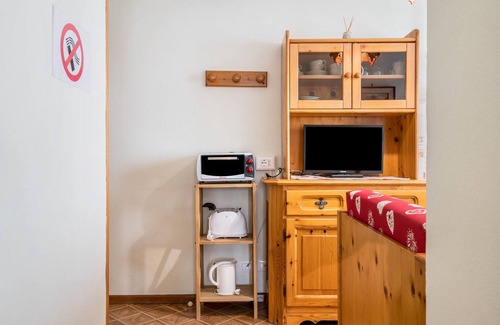 Livinallongo del Col di Lana Apartment | Apartment 'Samont Appartment 1' with Mountain View, Shared Garden and Wi-Fi