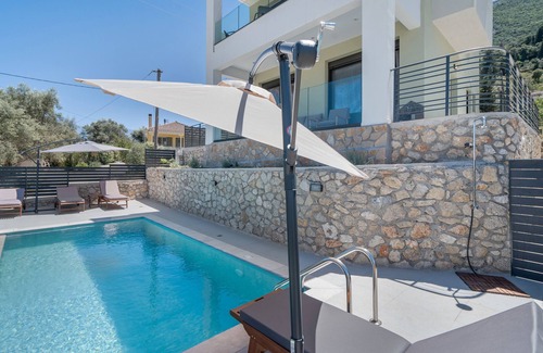 Nikiana Apartment | Apartment 'San George 1' with Sea View, Wi-Fi and Air Conditioning