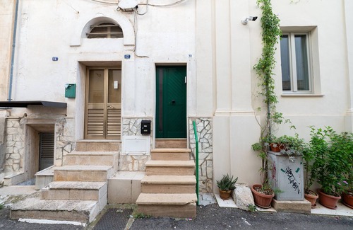 Grottaglie Apartment | Apartment 'San Giorgio' with Private Terrace, Balcony and Air Conditioning