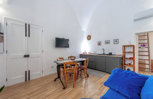 Lecce Apartment | Apartment 'Sanbiagioapartment' with Balcony, Wi-Fi and Air Conditioning