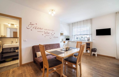 Rabla Apartment | Apartment "Schnitzer - Holunder" with Mountain View, Wi-Fi, Balcony & Garden