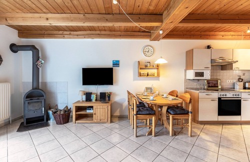 Westerhever Apartment | Apartment "Schäferhof Dircks 2" with Garden & Wi-Fi