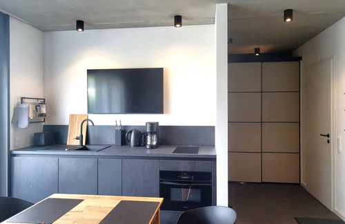 Muldestausee Apartment | Apartment 'Schlossterrassen 8b' with private terrace, shared garden and Wi-Fi