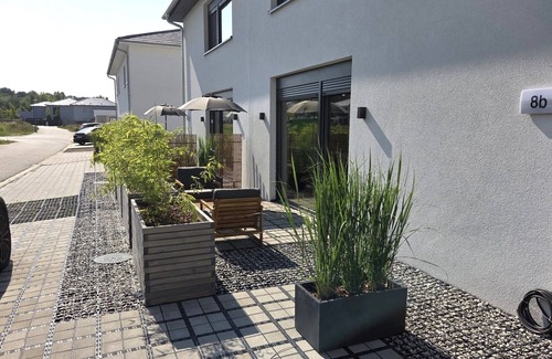 Muldestausee Apartment | Apartment 'Schlossterrassen 8b' with private terrace, shared garden and Wi-Fi