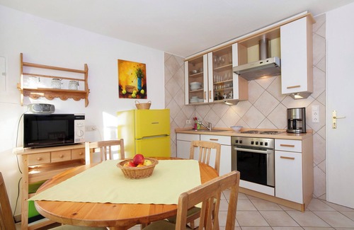 Vogt Apartment | Apartment 'Schoeneberg' with Private Terrace, Private Garden and Wi-Fi