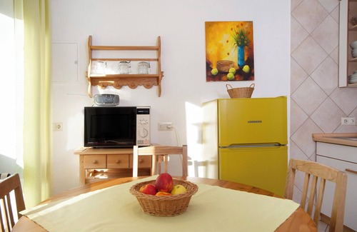 Vogt Apartment | Apartment 'Schoeneberg' with Private Terrace, Private Garden and Wi-Fi