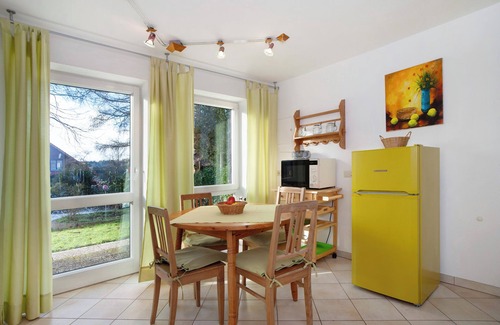 Vogt Apartment | Apartment 'Schoeneberg' with Private Terrace, Private Garden and Wi-Fi