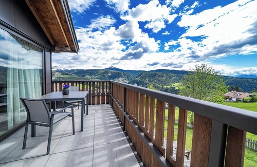Nova Ponente Apartment | Apartment "Schwarzhorn": Mountain View, Infrared Sauna and Feestanding Bathtub