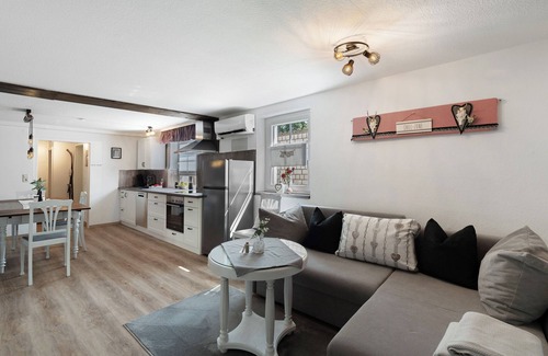Buhl Apartment | Apartment 'Schwarzwaldtani - Städtle 2' with Mountain View, Wi-Fi and Air Conditioning