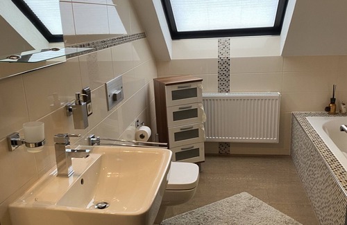 Sinzenich Apartment | Apartment 'Shelby' with Balcony and Wi-Fi