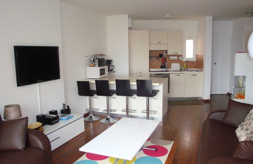 Le Trayas Apartment | Apartment sleeps 5 with sea view and private garden
