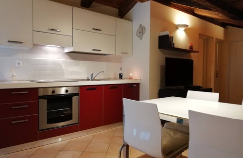 Gedici Apartment | Apartment Sofia with Roof Terrace and Sea View in Gedici (Lira)