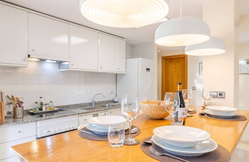 El Albir Apartment | Apartment 'Soleado Albir' with Shared Pool, Wi-Fi and Air Conditioning