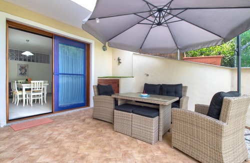 Lu Bagnu Apartment | Apartment "Soleluna" with Shared Pool & A/C