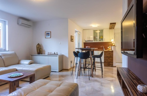 Soline Apartment | Apartment Solinar with Jacuzzi, near the sandy beach
