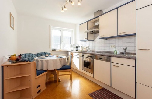 Wangen im Allgaeu Apartment | Apartment 'Sonnenschein, 90qm' with Shared Terrace, Shared Garden and Wi-Fi