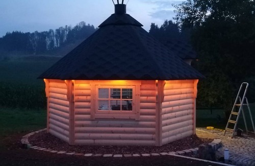 Wangen im Allgaeu Apartment | Apartment 'Sonnenschein, 90qm' with Shared Terrace, Shared Garden and Wi-Fi