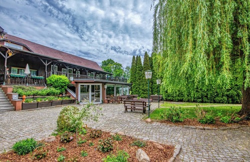 Vetschau/Spreewald Apartment | Apartment 'Storchennest' with Shared Garden and Wi-Fi