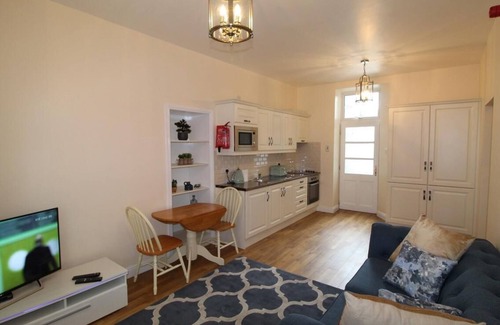 Kinsale Apartment | Apartment-Standard-Private Bathroom-Ref A