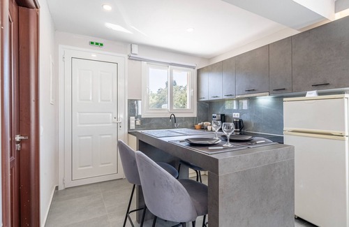 Molos Apartment | Apartment 'Starry Sky Luxury 1' with Shared Garden