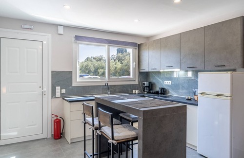 Molos Apartment | Apartment 'Starry Sky Luxury 2' with Shared Terrace, Wi-Fi and Air Conditioning