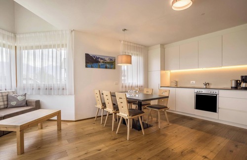 Santo Stefano Apartment | Apartment "Stefansdorf Wohnung 5" with Mountain View, Wi-Fi, Garden & Balcony