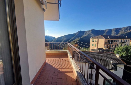 Uscio Apartment | Apartment 'Stella House' with Balcony, Wi-Fi and Air Conditioning