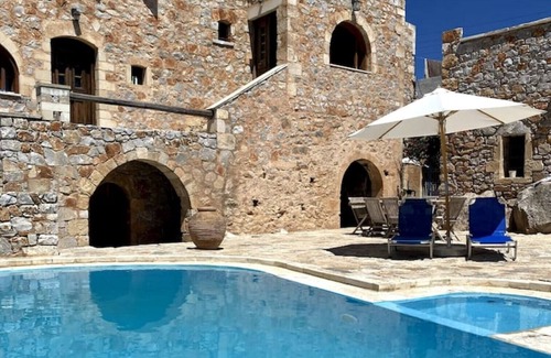 Kefalas Apartment | Apartment Stella in a traditional stone villa